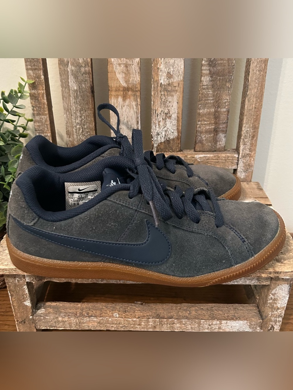 Nike Women’s Size 7 Court Royale Sport Trainers Sneakers 916795-400